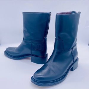 Oh La la Chanel Boots !!